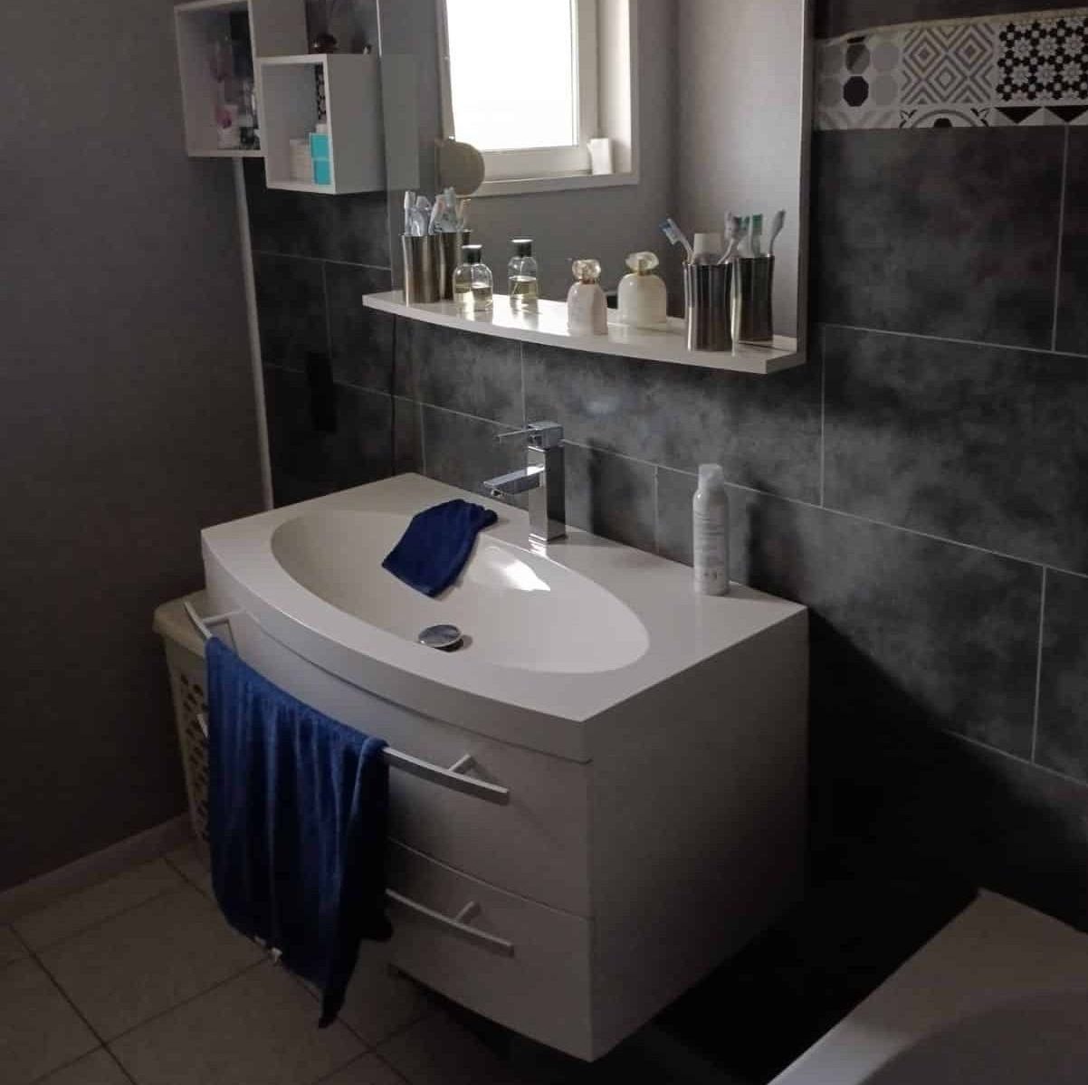 Salle de Bain 1 Saint-Floris Avant