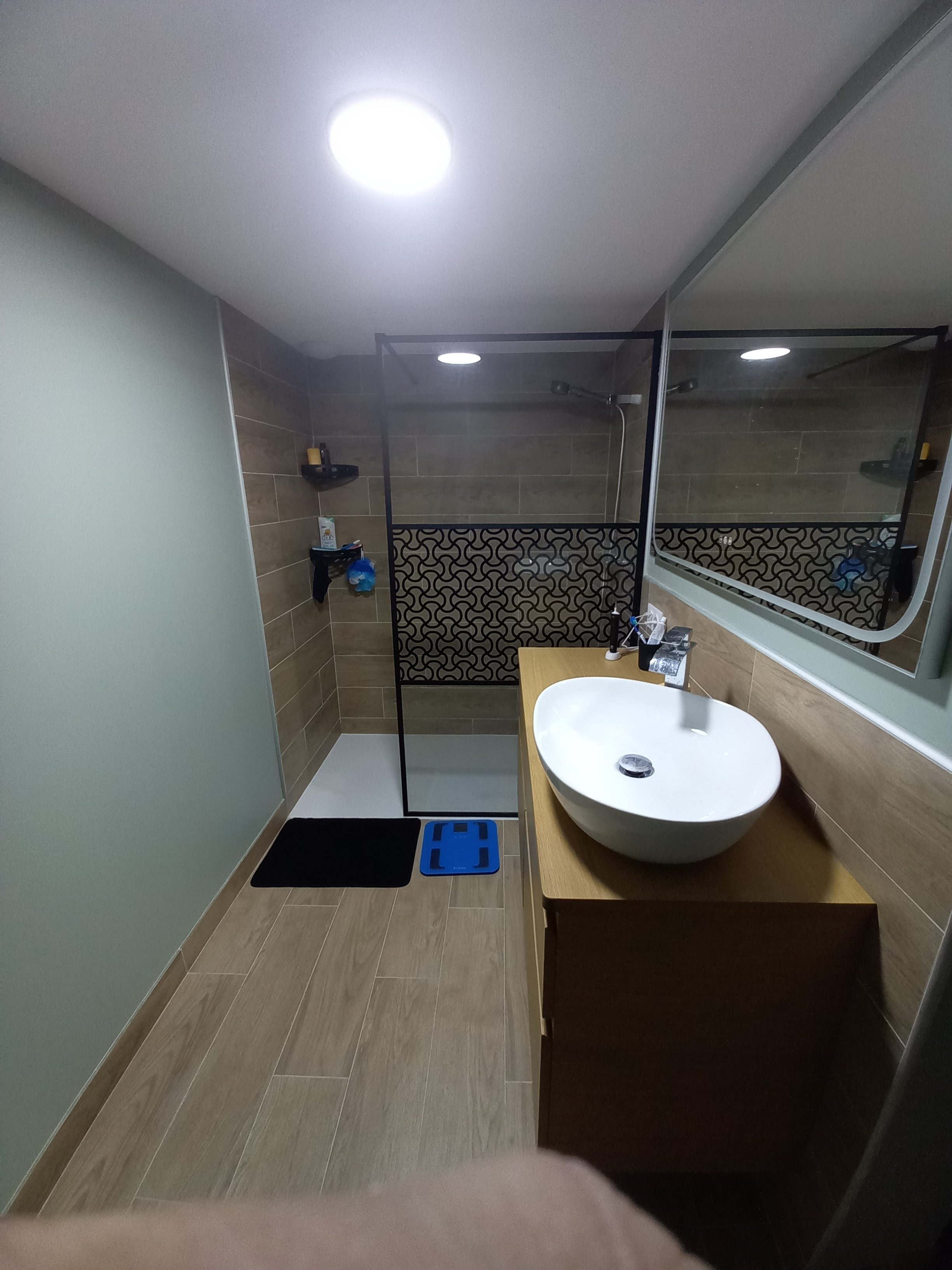 Salle de bain fini vue de la nouvelle porte